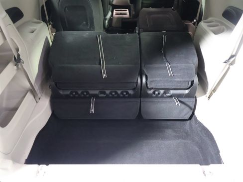 Used 2023 Chrysler Voyager LX FWD image 12