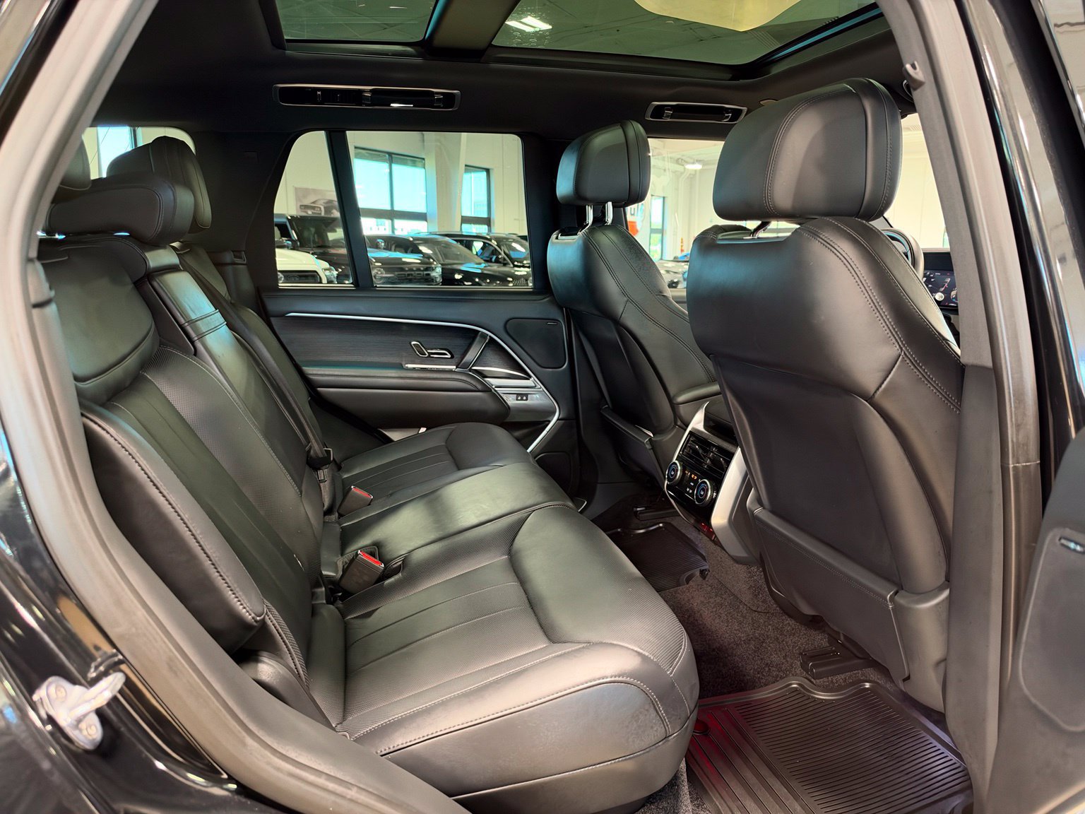 Used 2023 Land Rover Range Rover SE AWD/4WD image 39