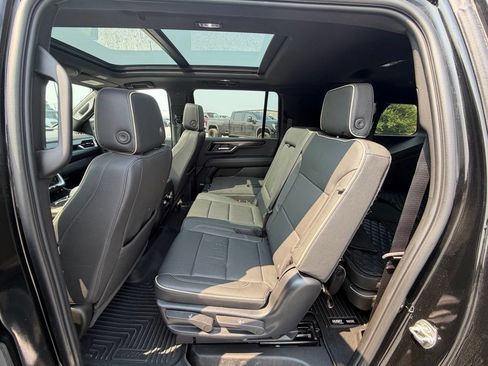Used 2025 GMC Yukon XL Elevation AWD/4WD image 4