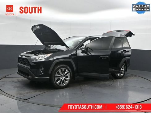 Used 2020 Toyota RAV4 XLE Premium image 56