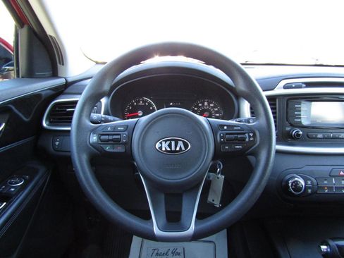 Used 2017 Kia Sorento AWD image 10