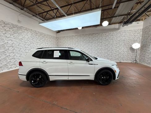 Used 2024 Volkswagen Tiguan SE R-Line FWD image 8