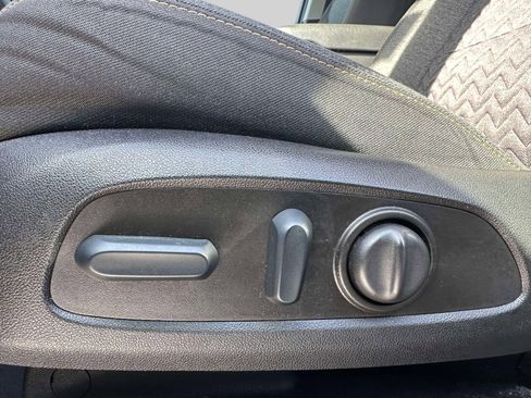 Used 2023 Chevrolet Equinox LT image 17