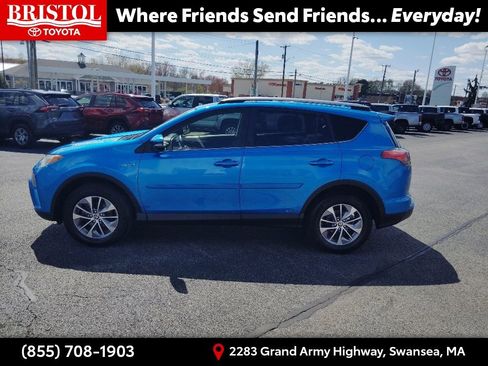 Used 2017 Toyota RAV4 XLE w/ All Weather Liner Package AWD/4WD image 4