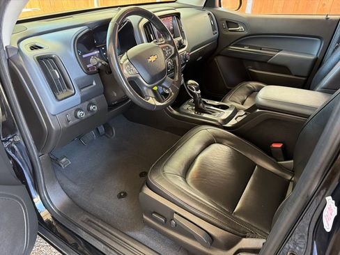 Used 2022 Chevrolet Colorado Z71 w/ Z71 Midnight Edition AWD/4WD image 2