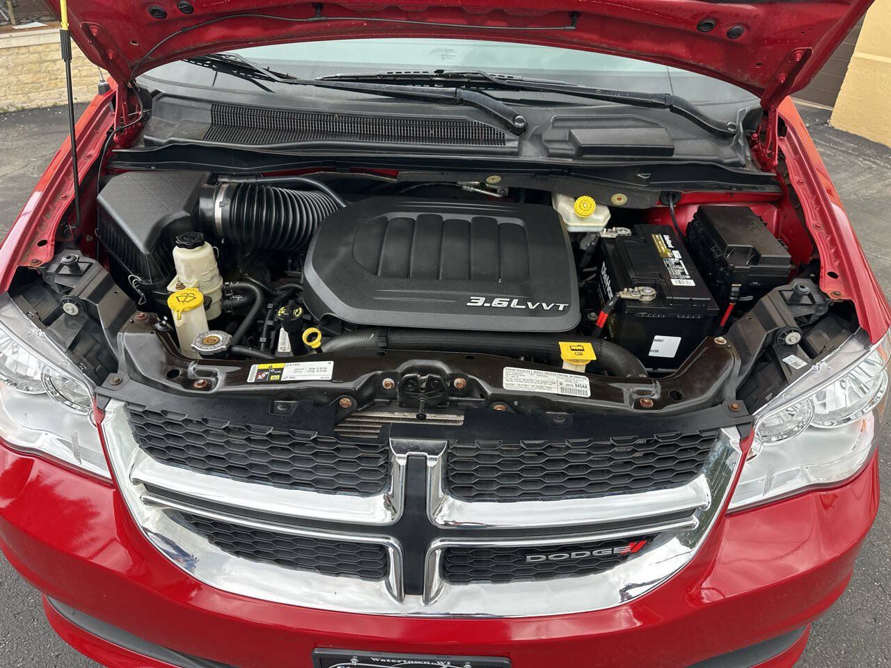 Used 2013 Dodge Grand Caravan SXT w/ Rear Park Assist Pkg FWD image 24