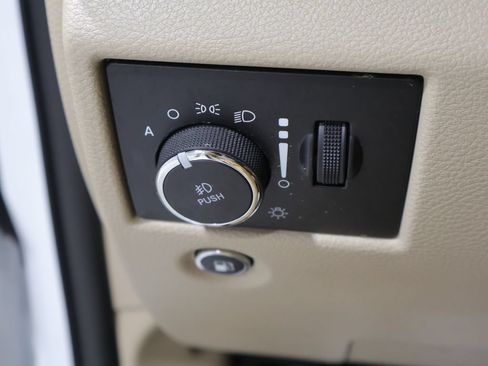 Used 2020 Jeep Grand Cherokee Laredo AWD/4WD image 33