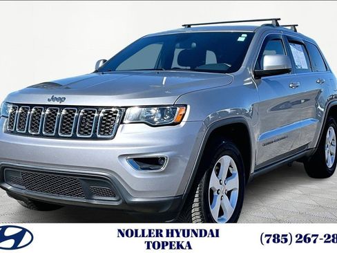 Used 2018 Jeep Grand Cherokee Laredo image 1