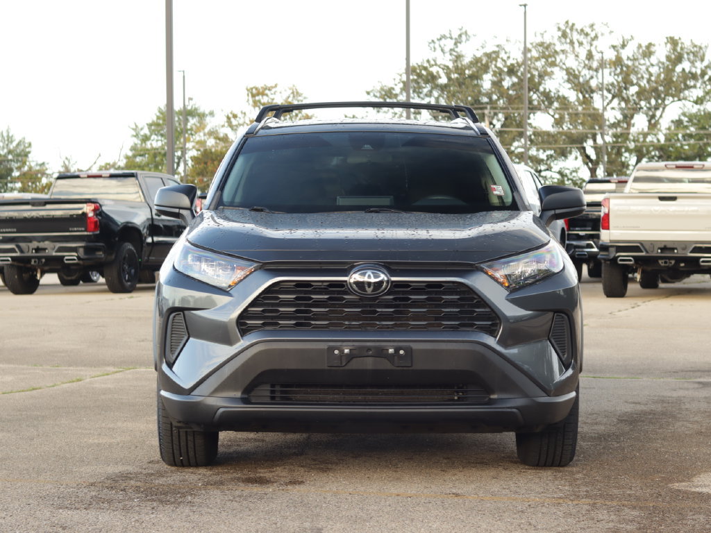Used 2021 Toyota RAV4 LE AWD/4WD image 2
