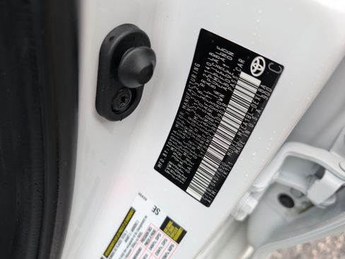 Used 2024 Toyota Corolla LE FWD image 32