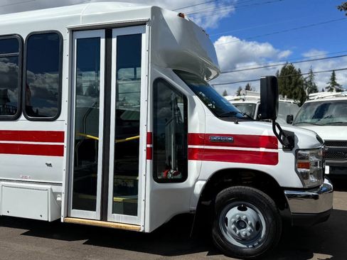 Used 2016 Ford E-450 and Econoline 450 Super Duty w/ Shuttle Bus Prep Package RWD image 9