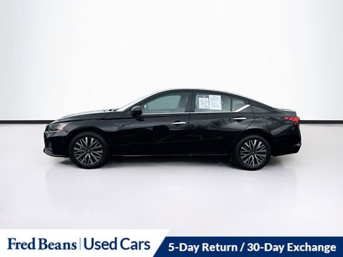 Used 2025 Nissan Altima 2.5 SV FWD image 4