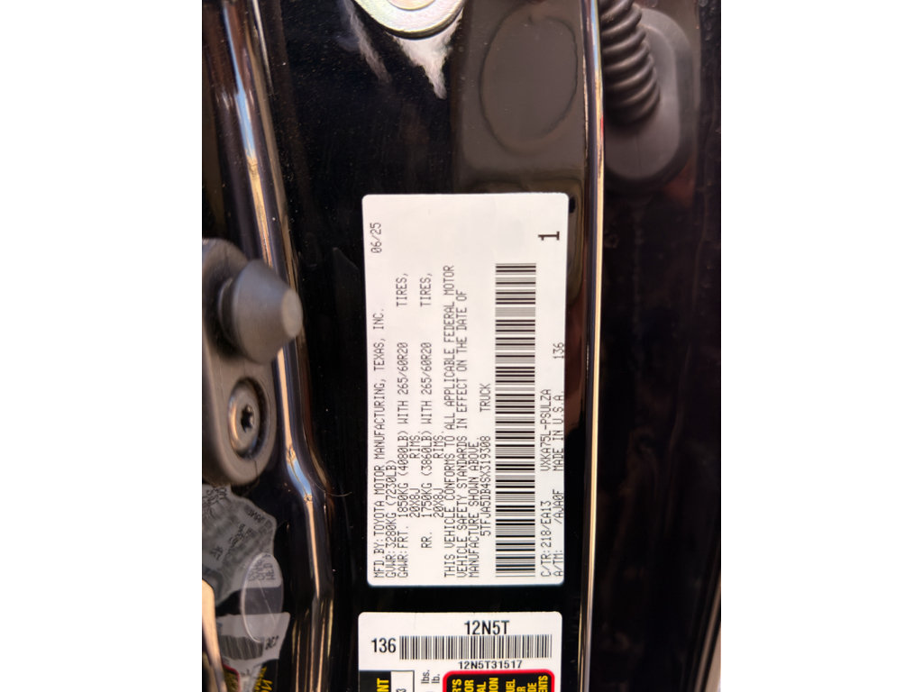 Used 2025 Toyota Tundra Limited AWD/4WD image 29
