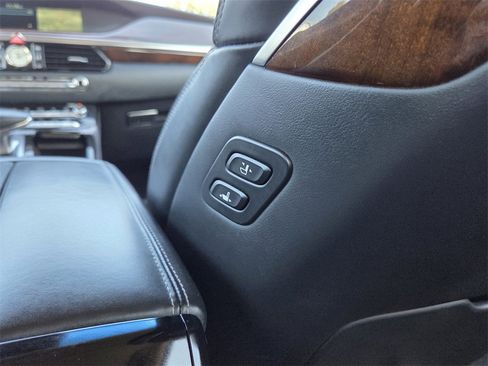 Used 2018 Genesis G90 3.3T Premium image 24