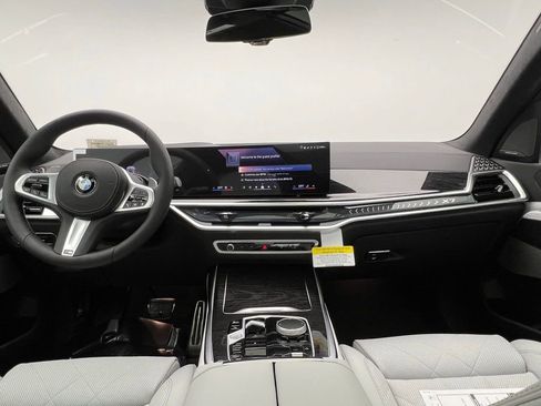 New 2026 BMW X7 xDrive40i w/ M Sport Package AWD/4WD image 11