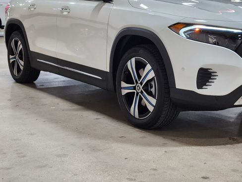 Used 2023 Mercedes-Benz EQB 300 4MATIC image 16