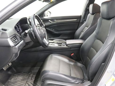 Used 2018 Honda Accord Sport image 9