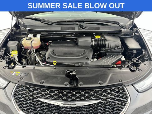 Used 2023 Chrysler Pacifica Touring-L FWD image 34