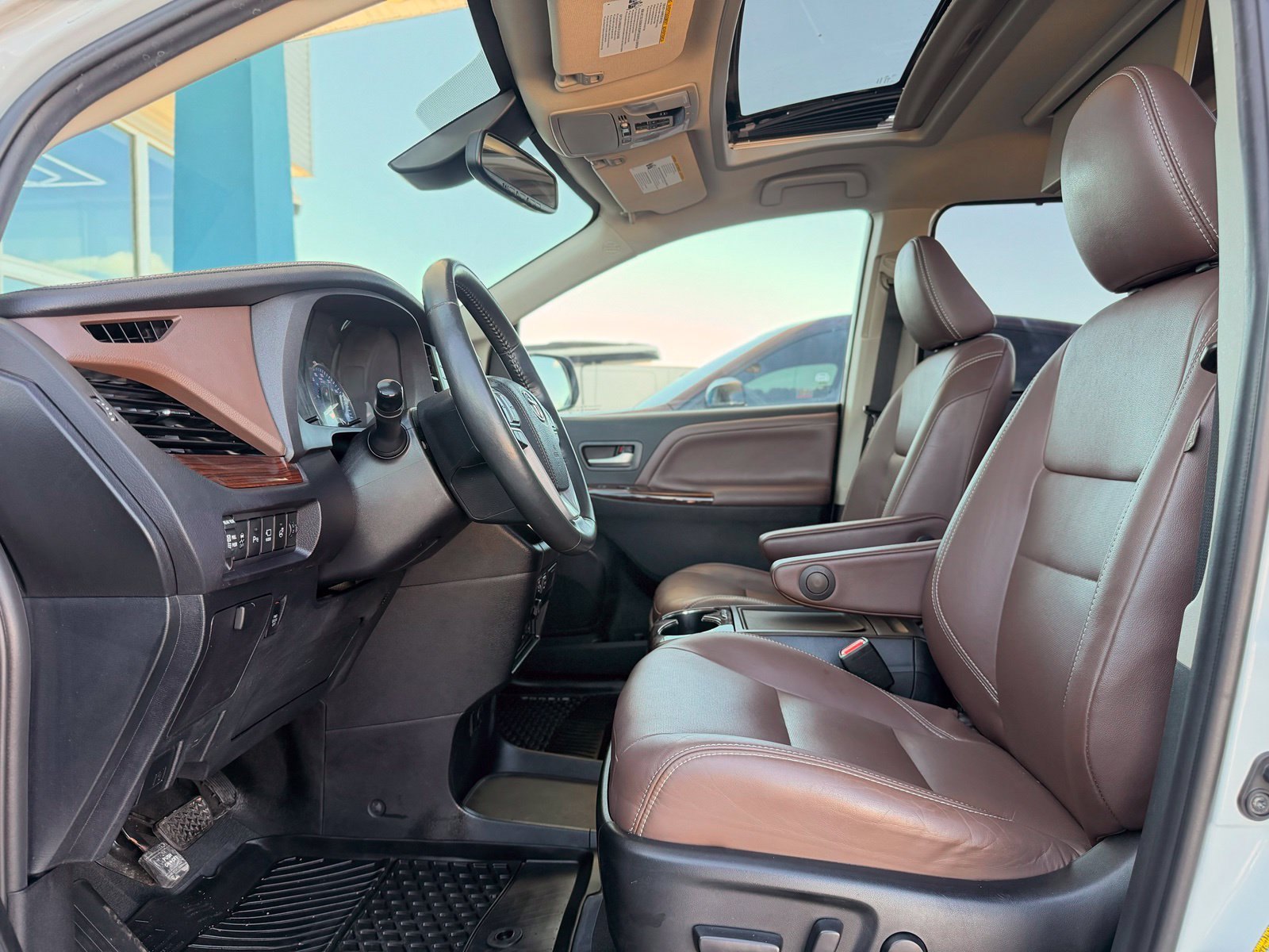Used 2020 Toyota Sienna XLE Premium AWD/4WD image 18