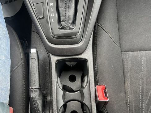 Used 2015 Ford Focus SE w/ SE Cold Weather Package FWD image 22