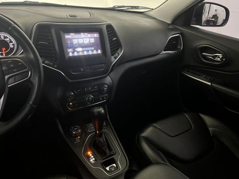 Used 2019 Jeep Cherokee Latitude Plus image 34