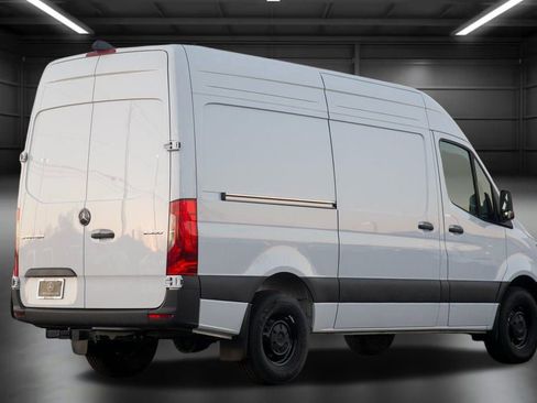 Used 2025 Mercedes-Benz Sprinter 2500 image 11