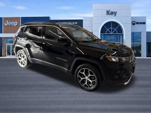 Used 2024 Jeep Compass Limited AWD/4WD image 10