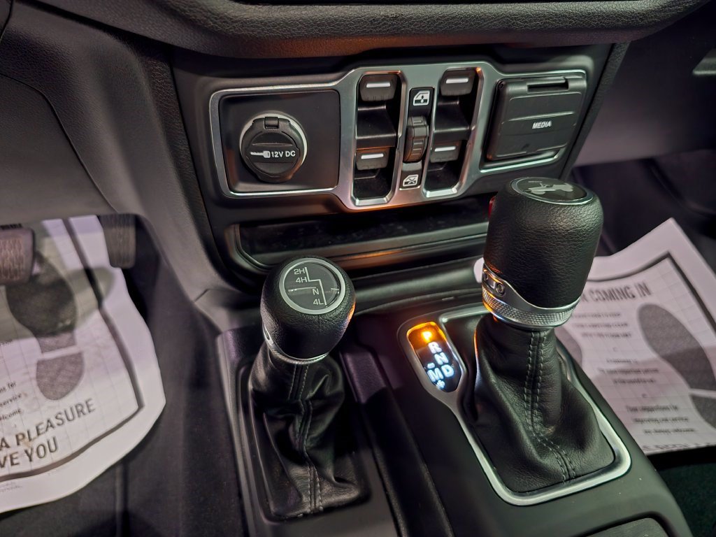 Used 2025 Jeep Wrangler Unlimited Sport AWD/4WD image 25