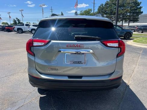Used 2023 GMC Terrain SLE w/ Driver Convenience Package FWD image 7