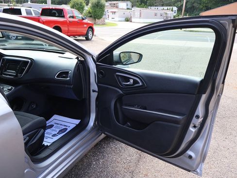 Used 2015 Chrysler 200 Limited w/ Convenience Group FWD image 19