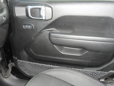 Used 2023 Jeep Gladiator Sport image 5