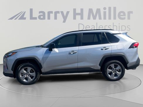 Used 2025 Toyota RAV4 LE AWD/4WD image 2