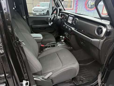 Used 2020 Jeep Wrangler Unlimited Sahara image 24