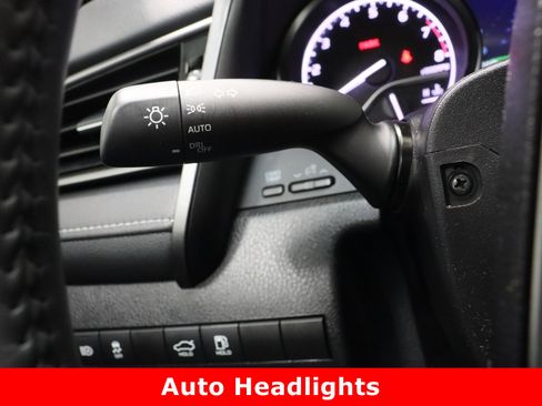 Used 2022 Toyota Camry SE image 25