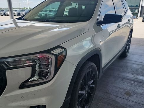 Used 2024 GMC Terrain SLT w/ Infotainment Package II AWD/4WD image 2
