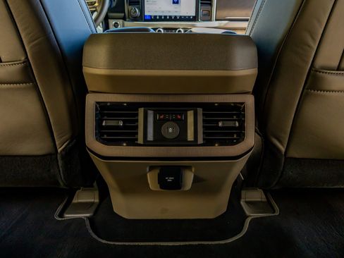 Used 2026 Ford F350 Platinum w/ Platinum Plus Package AWD/4WD image 34