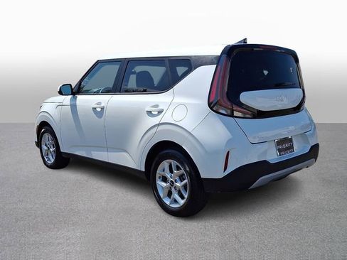 Used 2025 Kia Soul LX FWD image 6