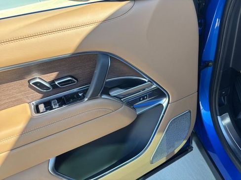 Used 2025 Land Rover Range Rover Autobiography image 12