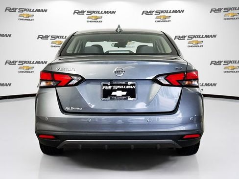 Used 2022 Nissan Versa SV FWD image 6