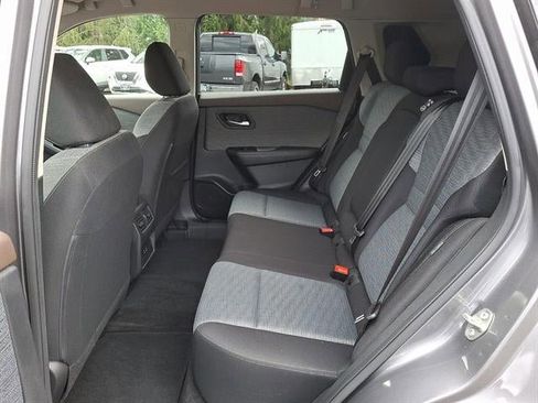 Used 2023 Nissan Rogue SV image 10