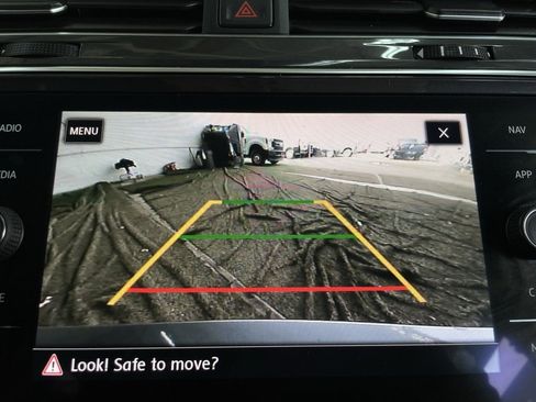 Used 2019 Volkswagen Tiguan SEL image 38