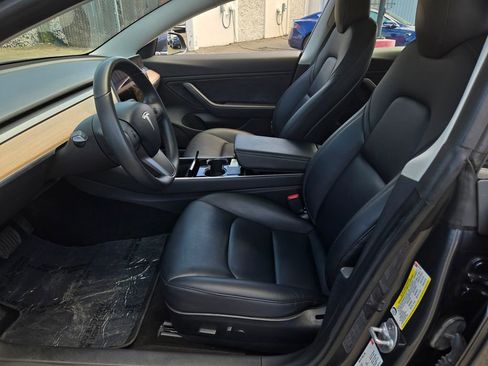 Used 2018 Tesla Model 3 Mid Range RWD image 15