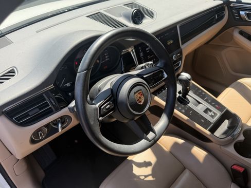 Certified 2023 Porsche Macan AWD/4WD image 4