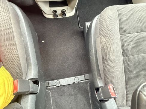 Used 2019 Dodge Grand Caravan SE w/ UConnect Hands-Free Group image 22