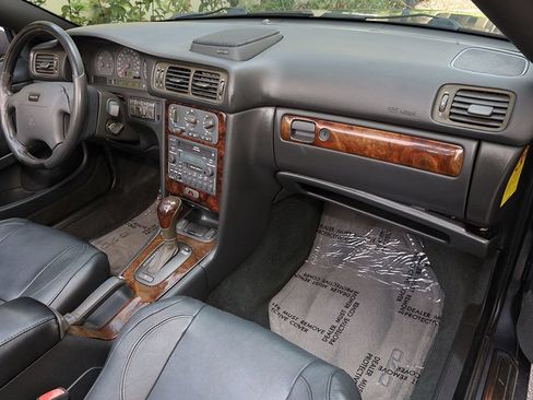 Used 2004 Volvo C70 HT FWD image 32