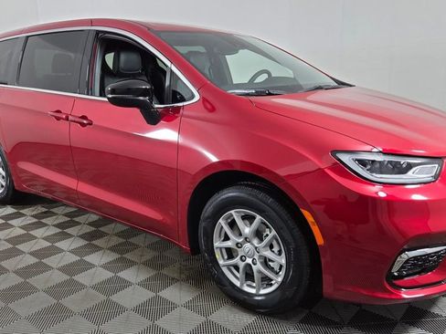 New 2026 Chrysler Pacifica Select image 1