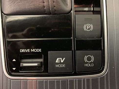 Used 2022 Toyota Sienna XSE FWD image 29