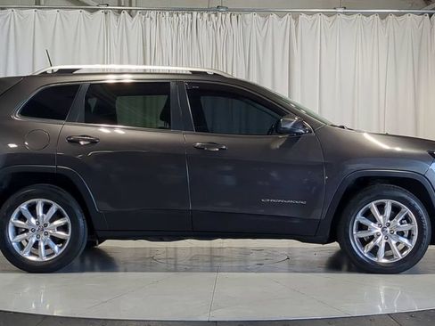 Used 2016 Jeep Cherokee Limited w/ Luxury Group AWD/4WD image 11