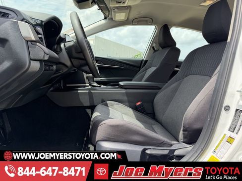 Used 2025 Toyota Camry LE image 27