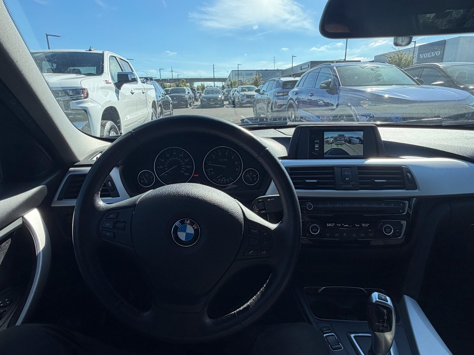 Used 2018 BMW 320i Sedan RWD image 11